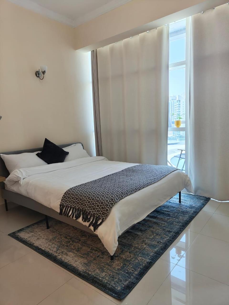 Apartment In The Heart Of Sports -great View & Amenities! *